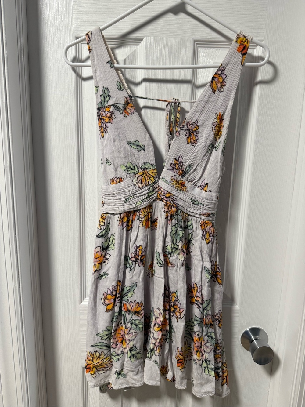 Floral V-Neck Summer Dress. Tie back and lace detail